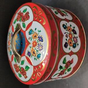 VGT,Gray Dunn Product of Scotland Multicolored Biscuit Tin.